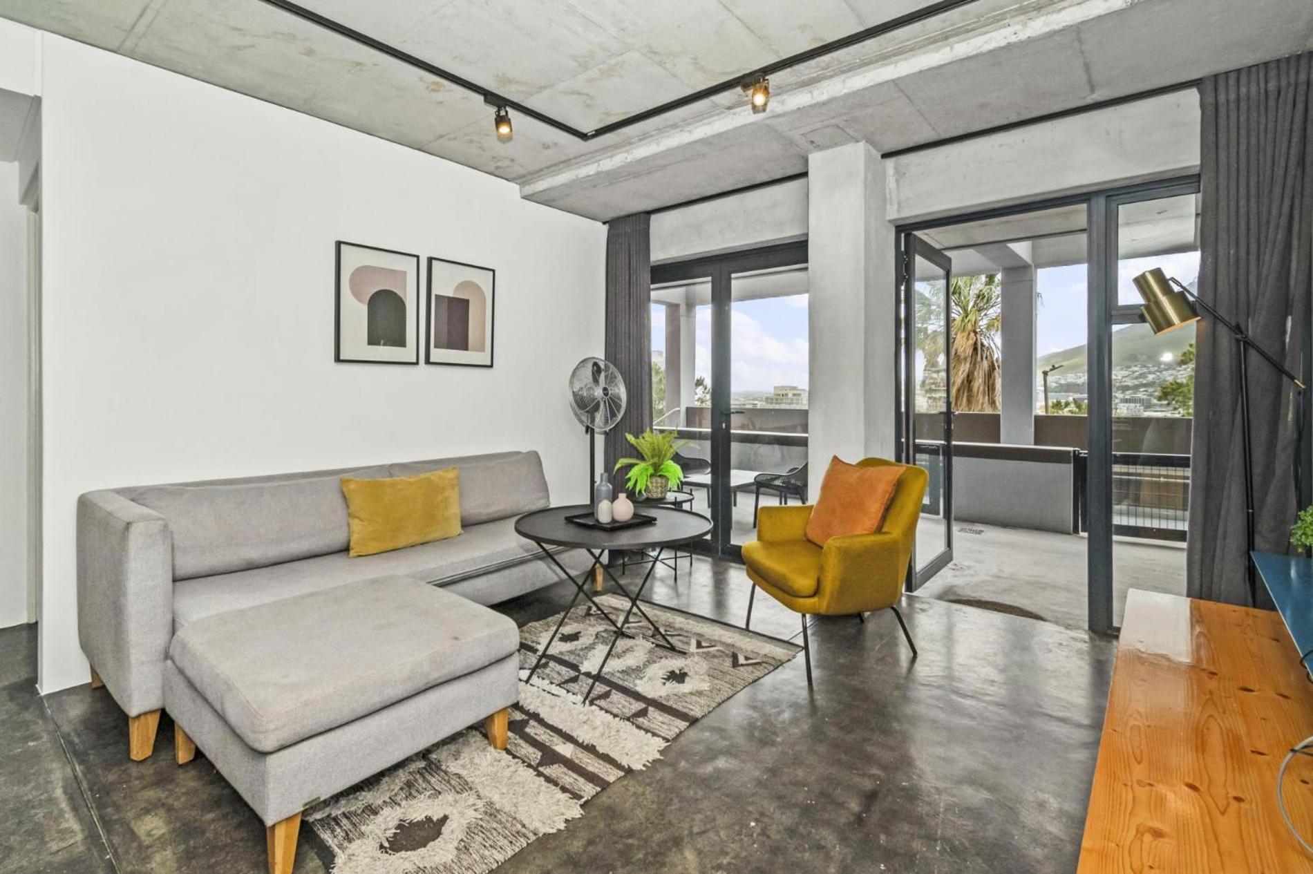 Modern, Family Spot In The Heart Of Bo Kaap!
